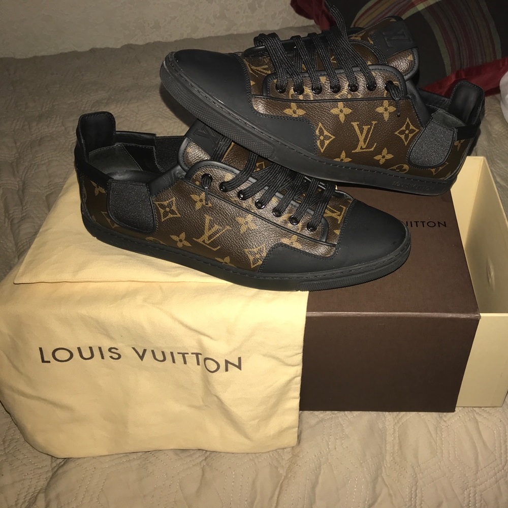 Louis Vuitton - Picture 1 of 6